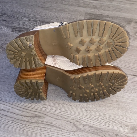 MIA Textured Boots - Picture 6 of 9